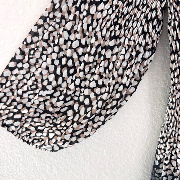 Catherine's Womens Blouse Top Size 3X Pleated Embellished Career Flowy Black - Picture 5 of 7